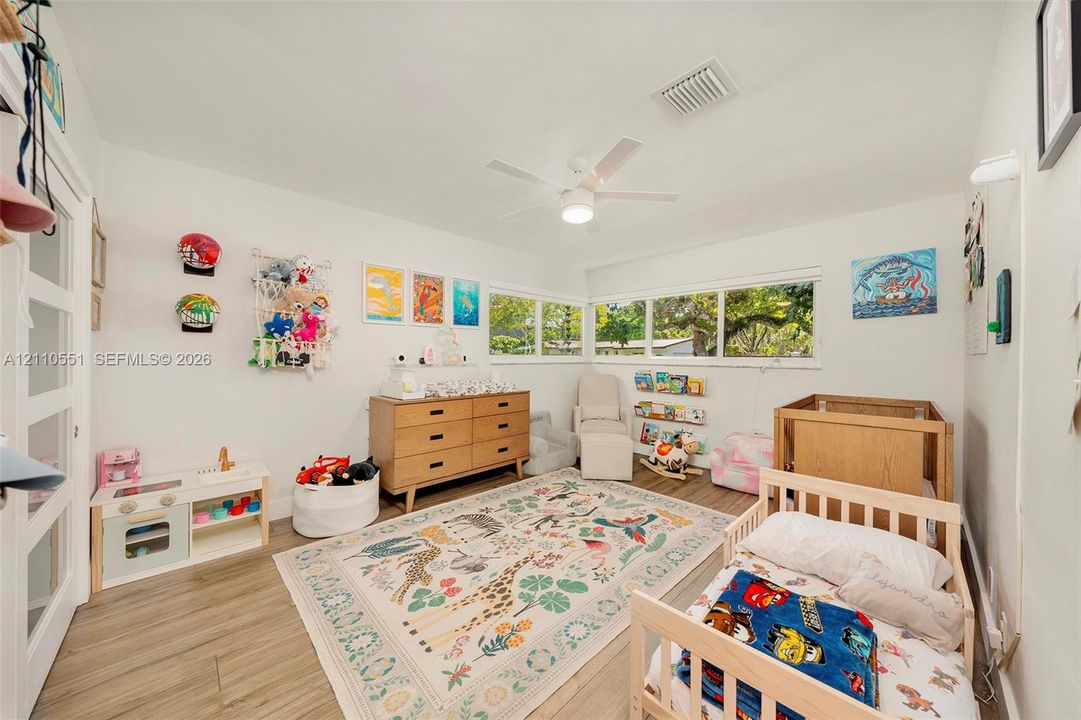 En Venta: $2,395,000 (4 camas, 3 baños, 2131 Pies cuadrados)