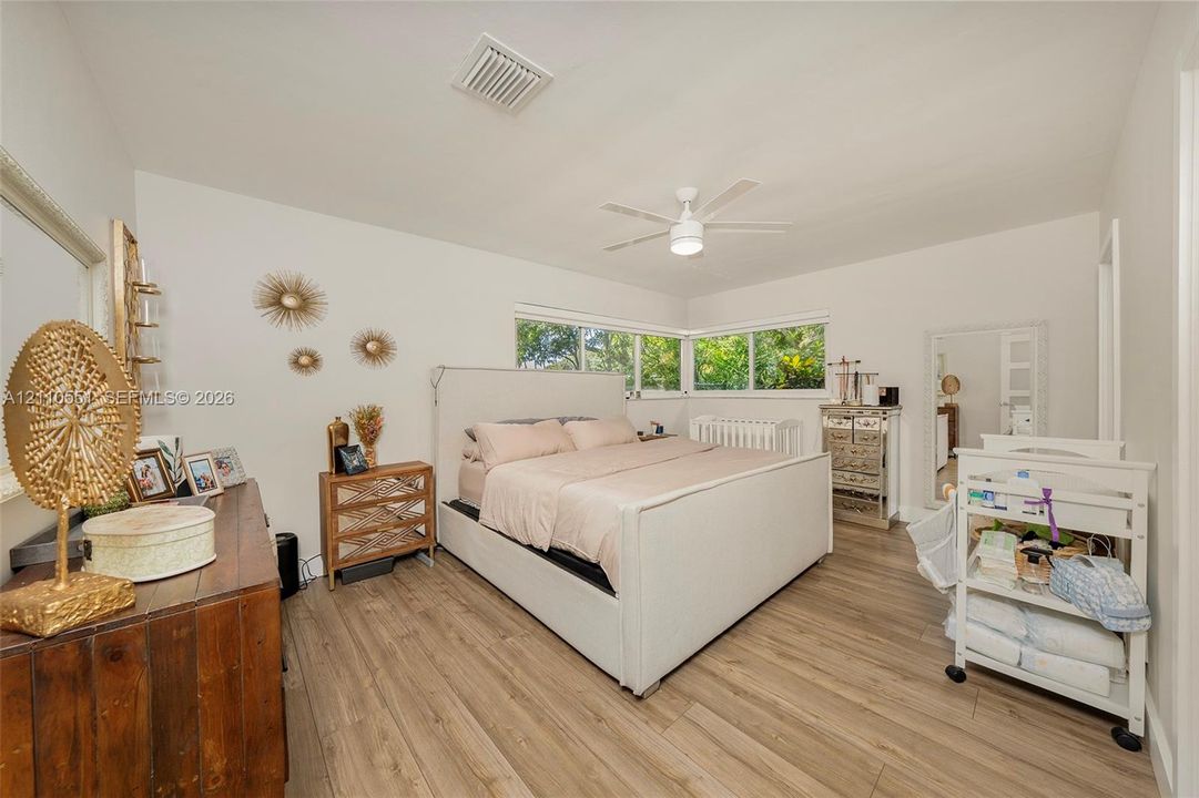 En Venta: $2,395,000 (4 camas, 3 baños, 2131 Pies cuadrados)