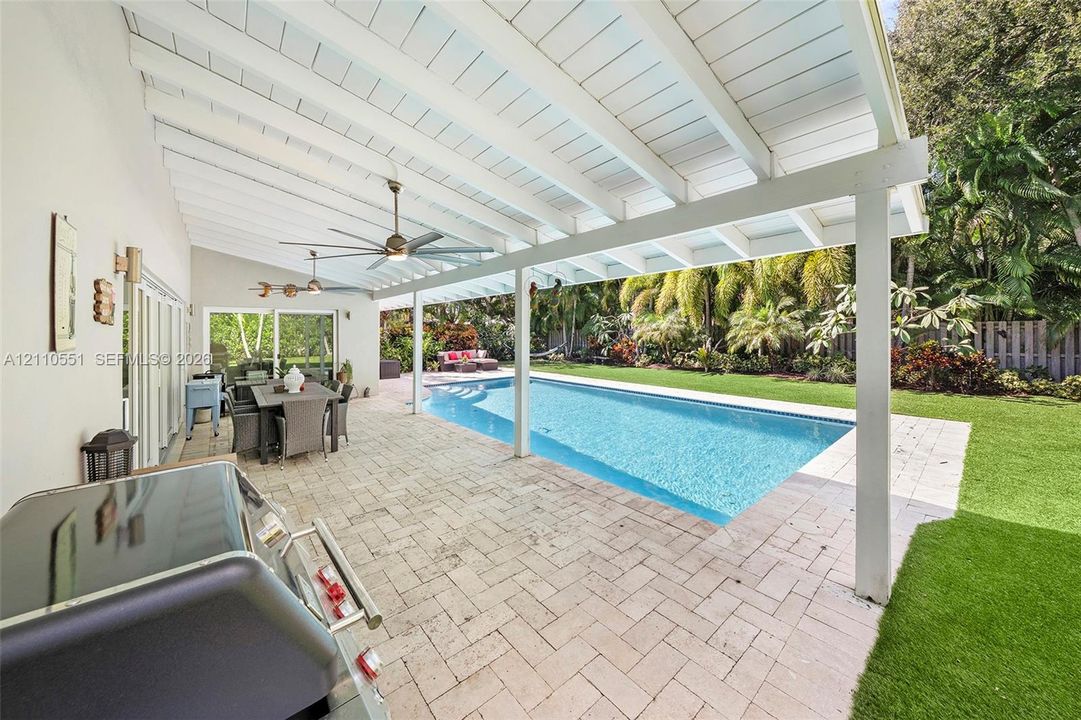 En Venta: $2,395,000 (4 camas, 3 baños, 2131 Pies cuadrados)