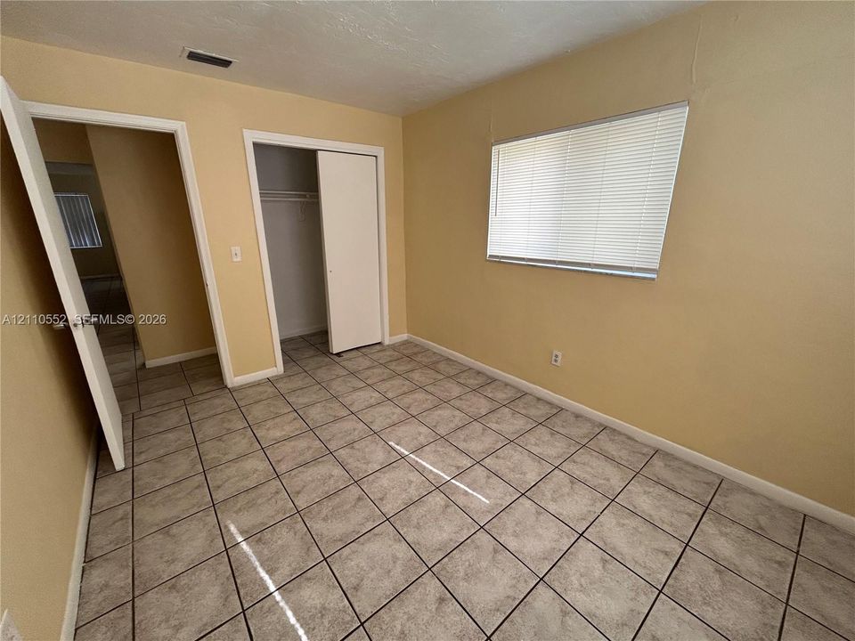 В аренду: $1,950 (3 спален, 1 ванн, 8685 Квадратных фут)