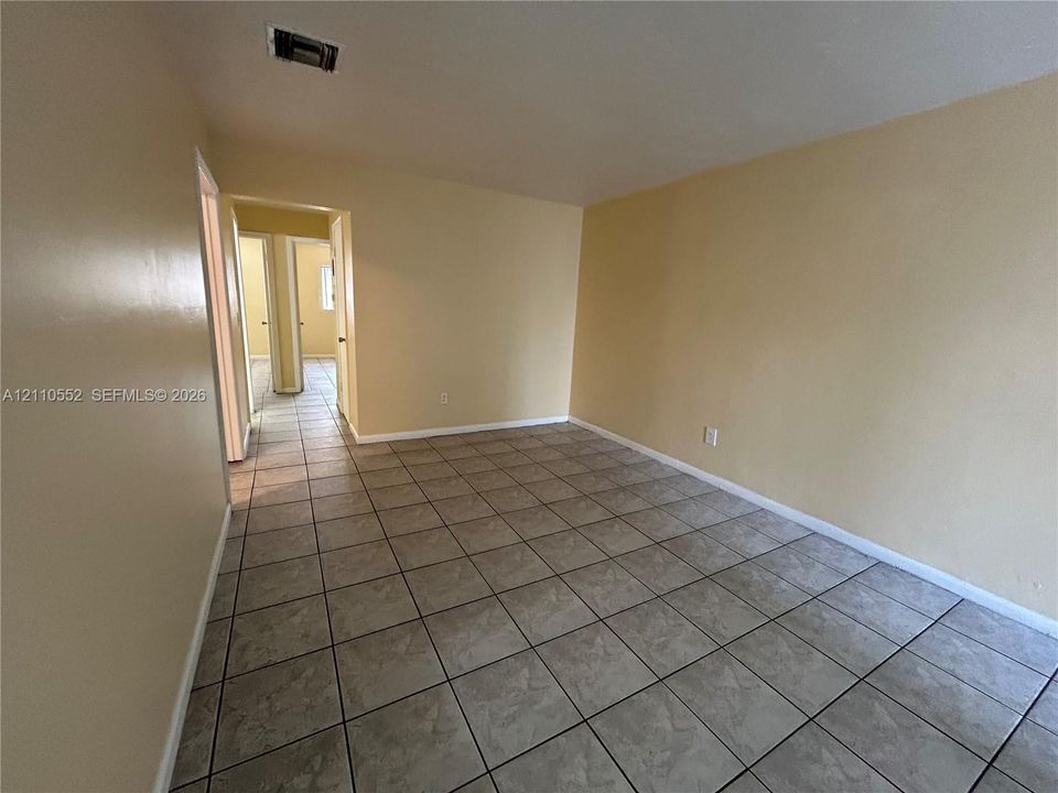 В аренду: $1,950 (3 спален, 1 ванн, 8685 Квадратных фут)