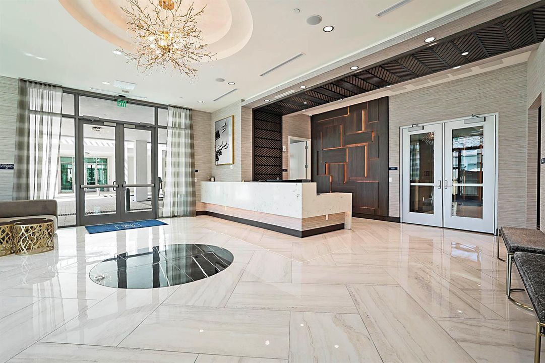 LOBBY - CONCIERGE SERVICE