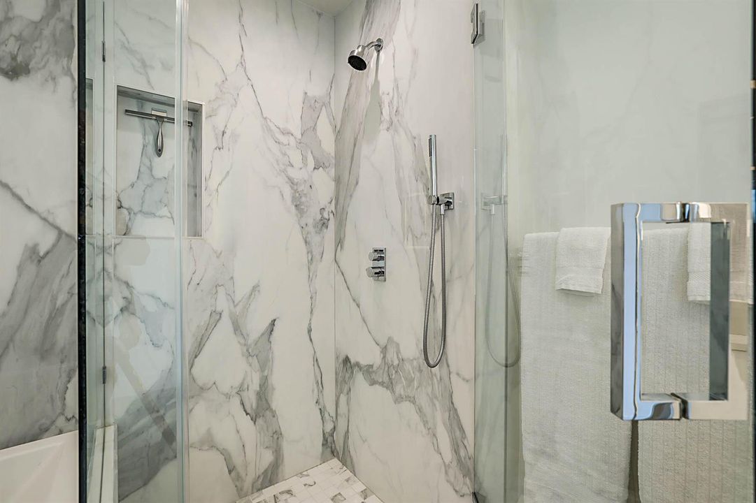 LARGE SHOWER