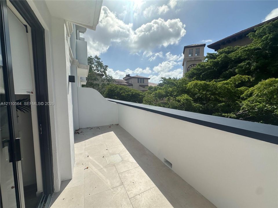 Private/Personal Balcony!
