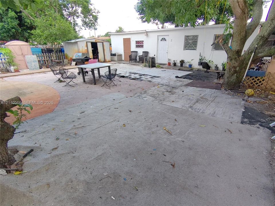 For Sale: $550,000 (3 beds, 2 baths, 900 Square Feet)