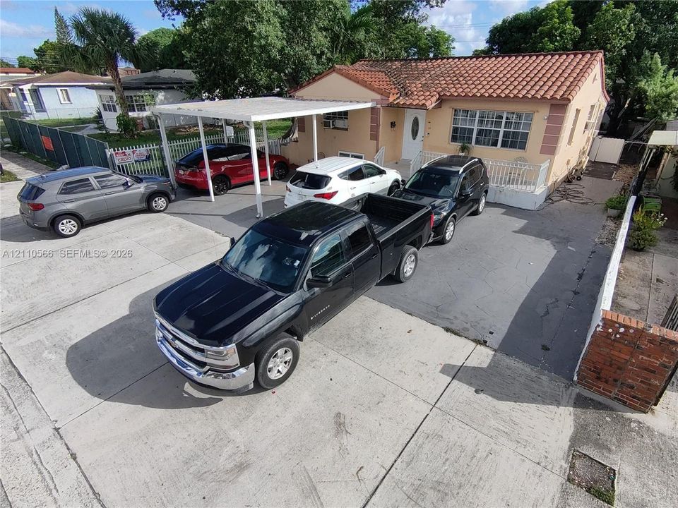 For Sale: $550,000 (3 beds, 2 baths, 900 Square Feet)