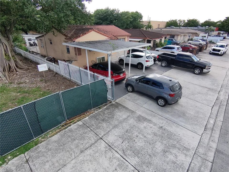 For Sale: $550,000 (3 beds, 2 baths, 900 Square Feet)