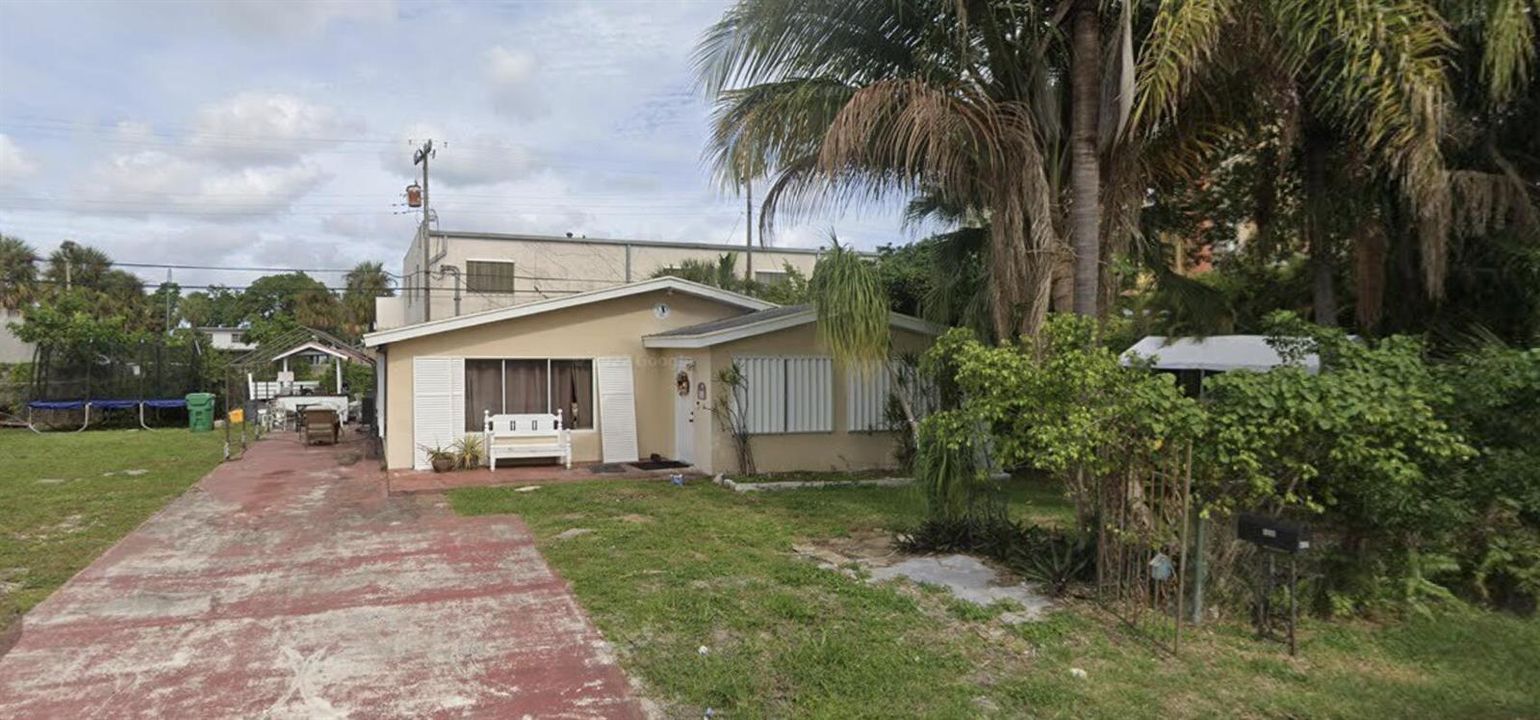 206 E 25th St/ 2 beds 1 baths 1,080