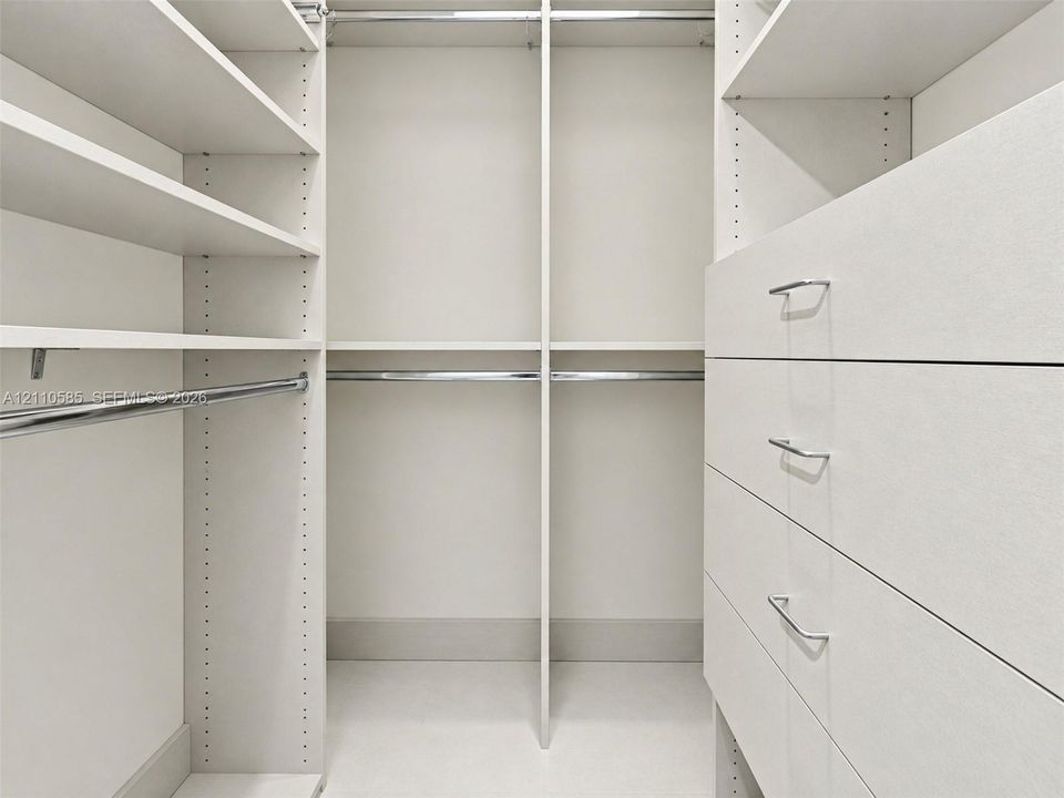 Main Bedroom walking closet #1