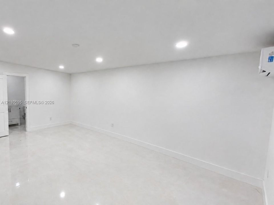 For Sale: $645,000 (5 beds, 2 baths, 1368 Square Feet)