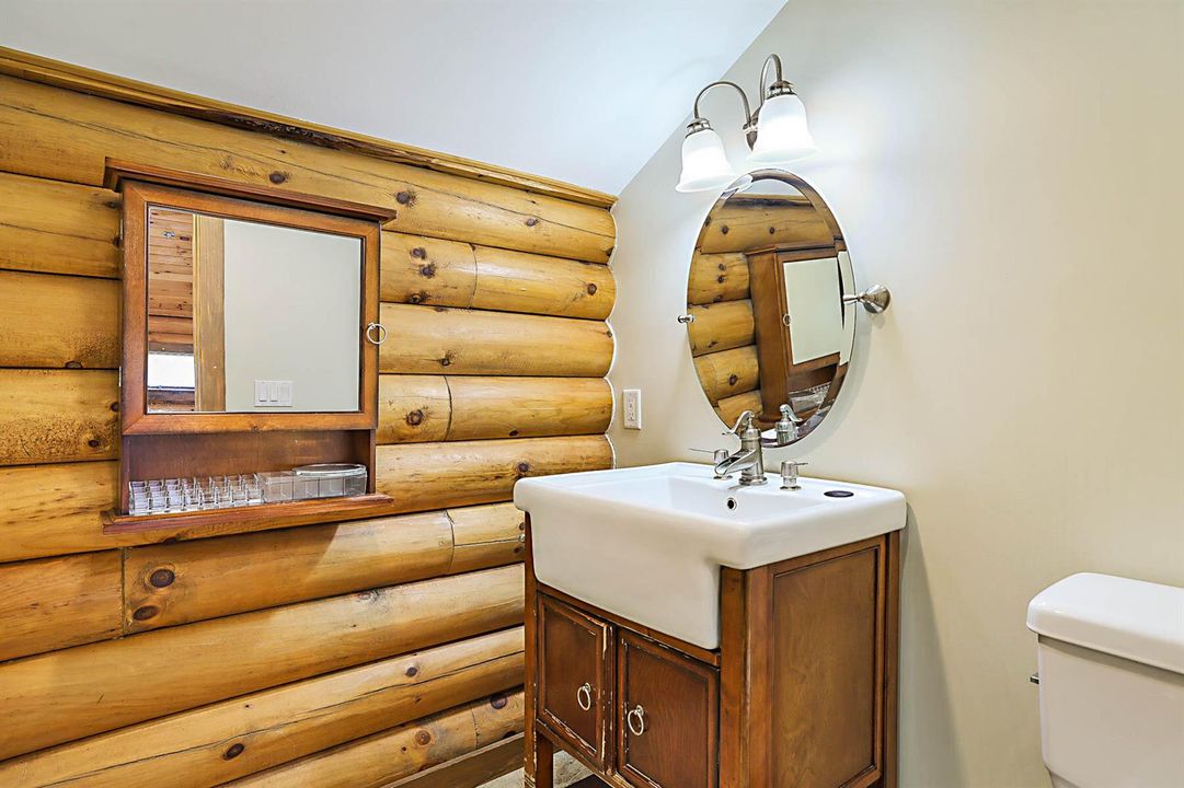 UPSTAIRS 1/2 BATH