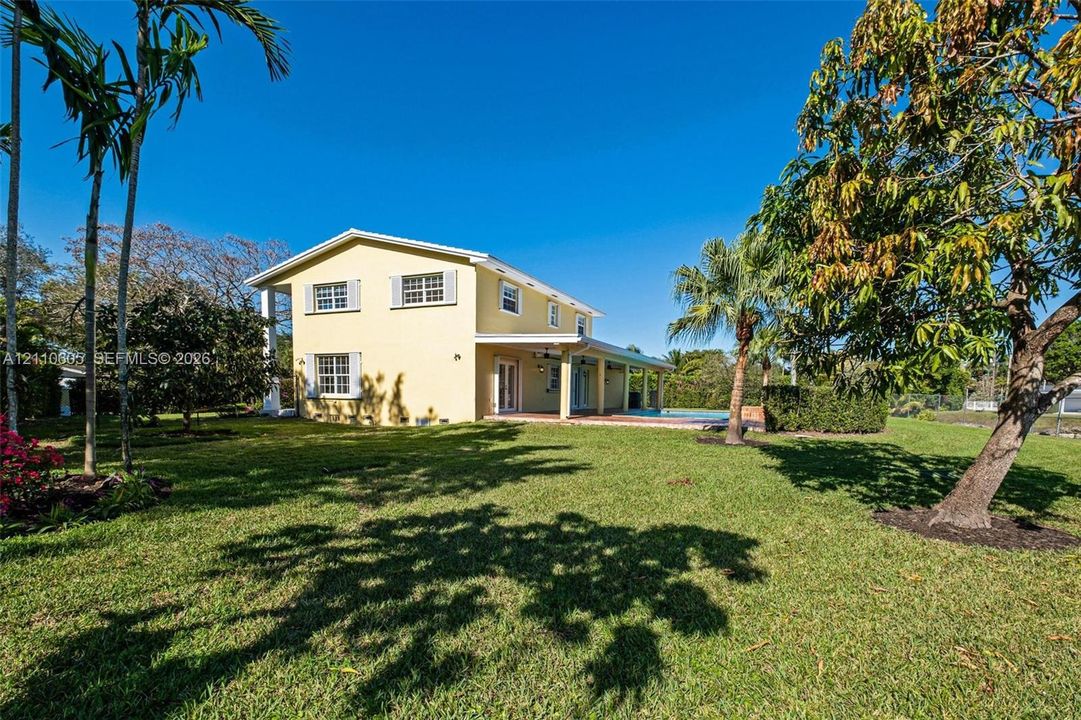 En Venta: $2,095,000 (4 camas, 3 baños, 2320 Pies cuadrados)