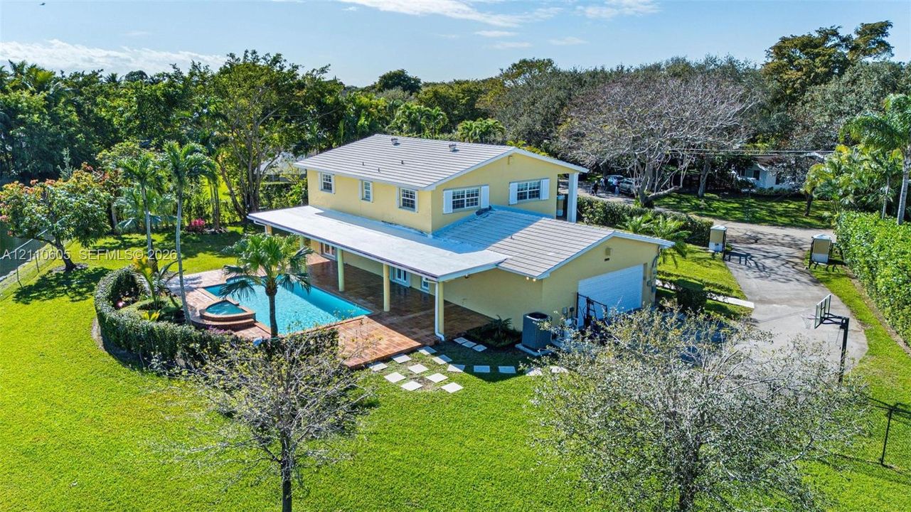 En Venta: $2,095,000 (4 camas, 3 baños, 2320 Pies cuadrados)