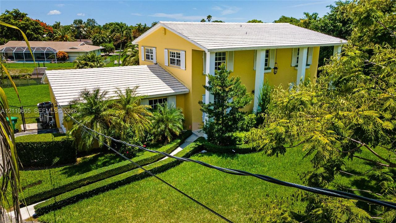 En Venta: $2,095,000 (4 camas, 3 baños, 2320 Pies cuadrados)
