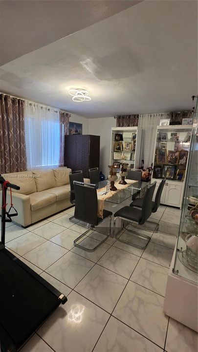 For Sale: $522,999 (4 beds, 2 baths, 1699 Square Feet)
