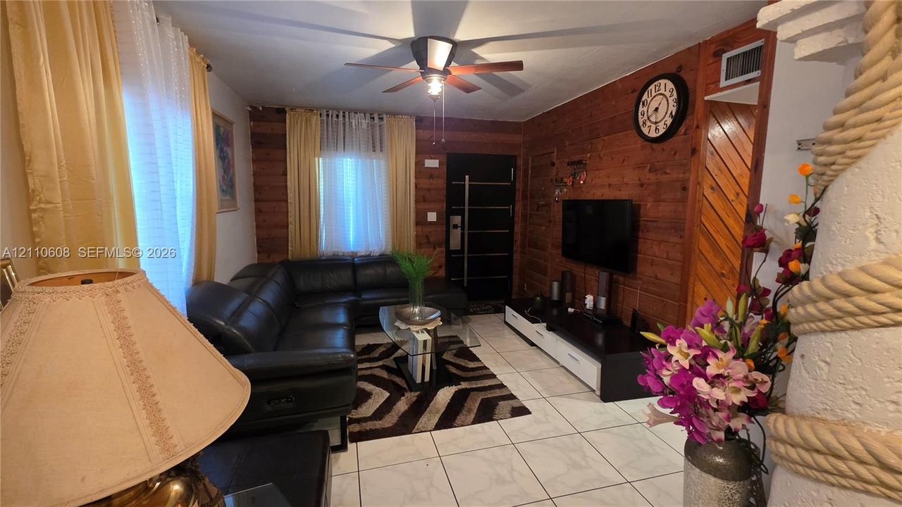 For Sale: $522,999 (4 beds, 2 baths, 1699 Square Feet)