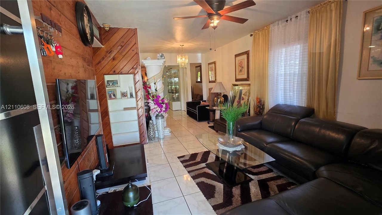 For Sale: $522,999 (4 beds, 2 baths, 1699 Square Feet)