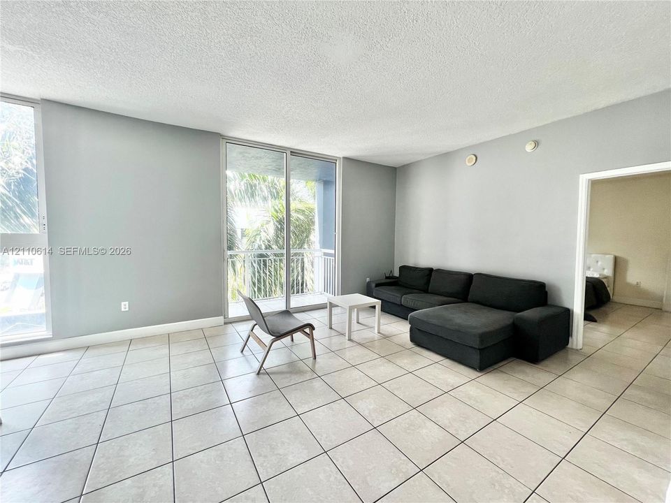 В аренду: $2,400 (1 спален, 1 ванн, 809 Квадратных фут)