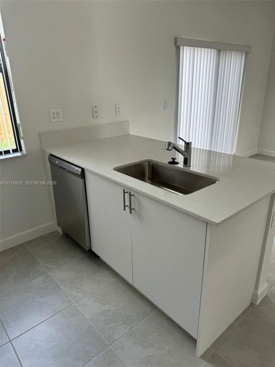 В аренду: $2,700 (3 спален, 2 ванн, 1334 Квадратных фут)