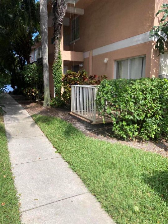 3243 NW 44 St pic2