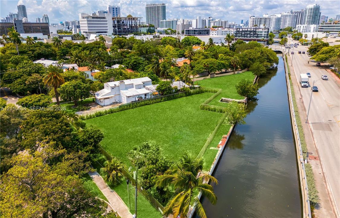 待售: $8,999,999 (0.83 acres)