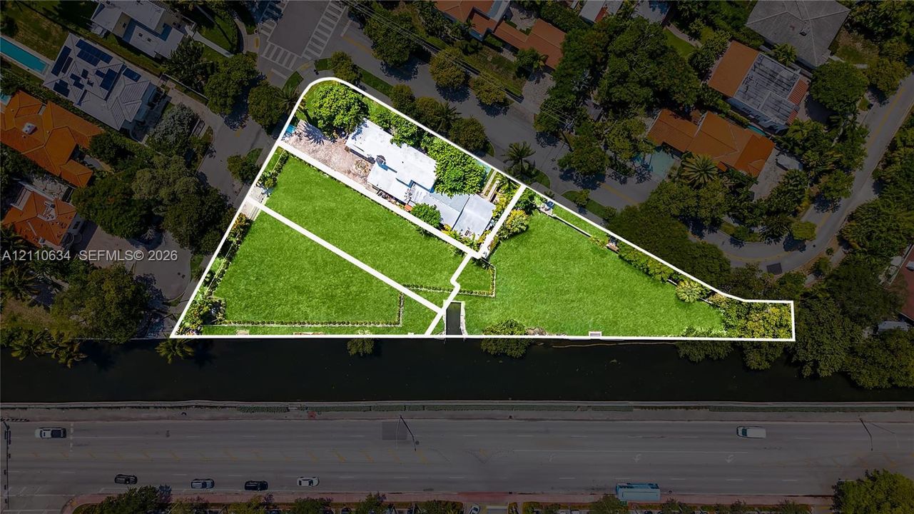 待售: $8,999,999 (0.83 acres)
