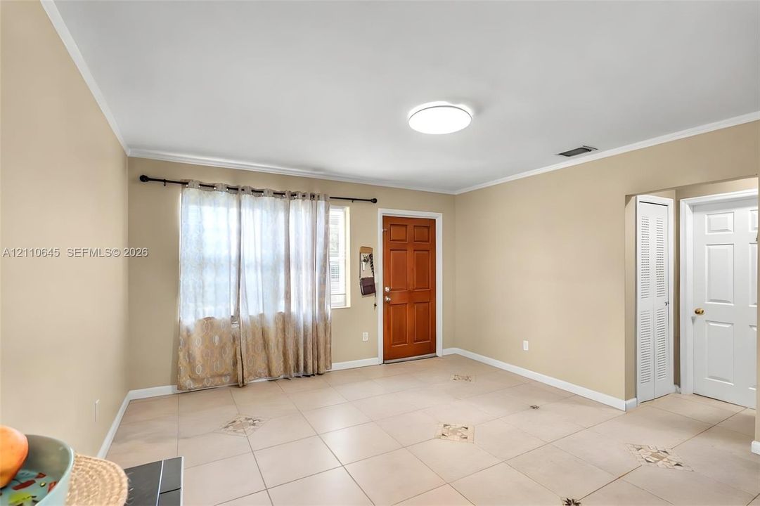 На продажу: $485,000 (2 спален, 1 ванн, 1562 Квадратных фут)