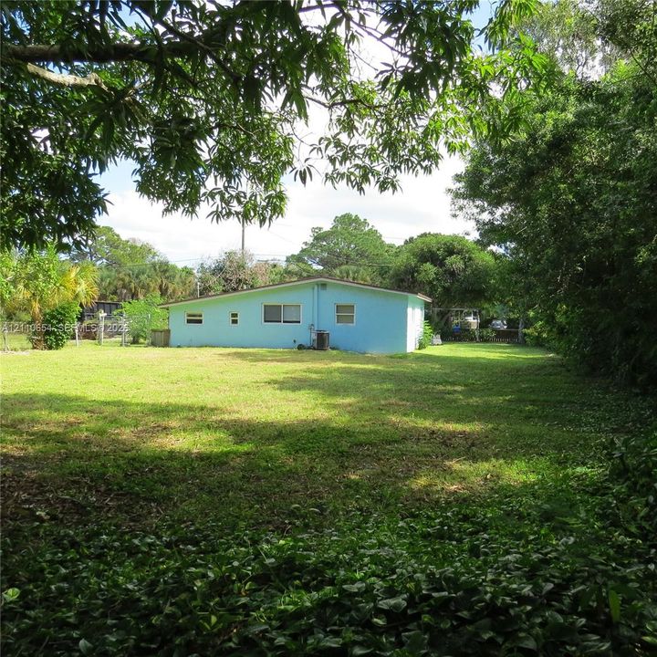 For Sale: $344,500 (2 beds, 1 baths, 864 Square Feet)