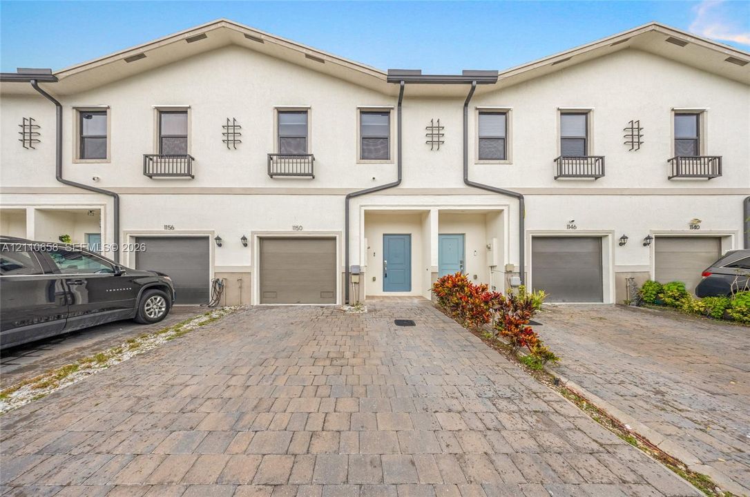 For Sale: $314,900 (3 beds, 2 baths, 1466 Square Feet)