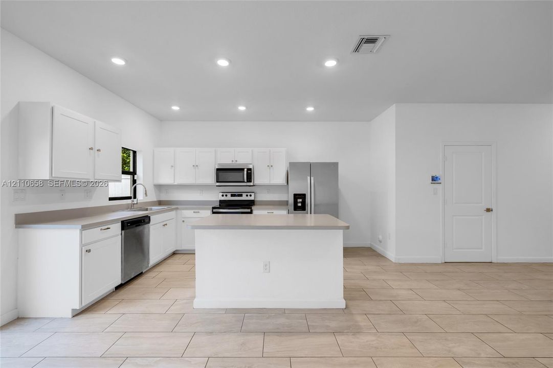 For Sale: $314,900 (3 beds, 2 baths, 1466 Square Feet)