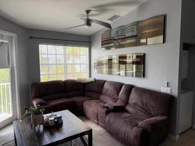 3013 LAUREL RDGE LIVING ROOM
