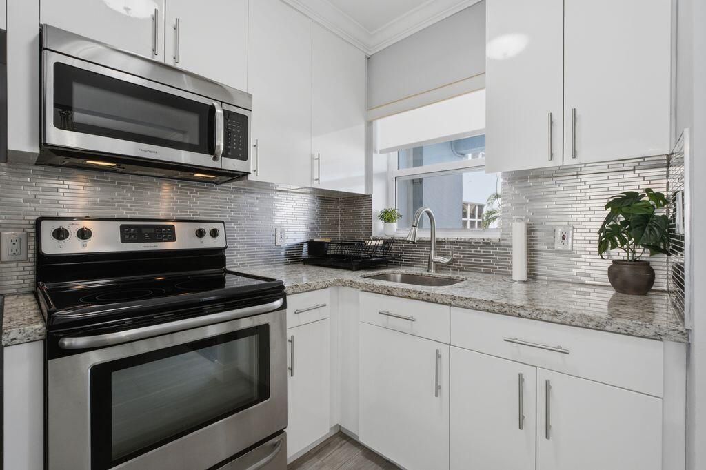 315 Van Buren kitchen 2