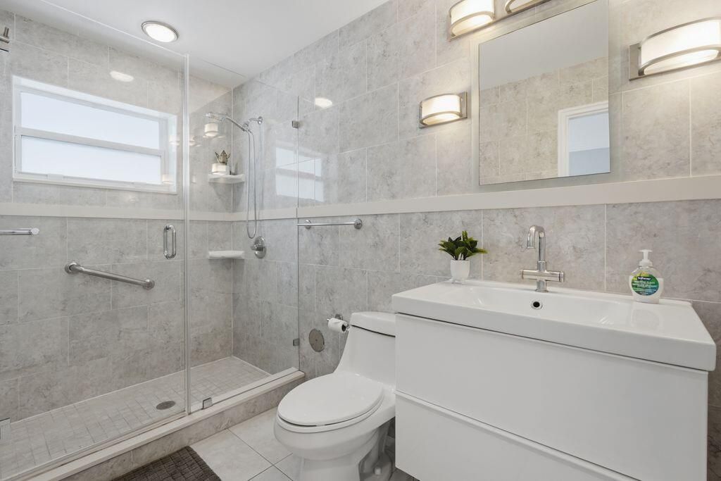 315 unit 205 bathroom