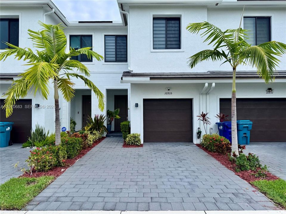 For Rent: $2,950 (3 beds, 2 baths, 1530 Square Feet)