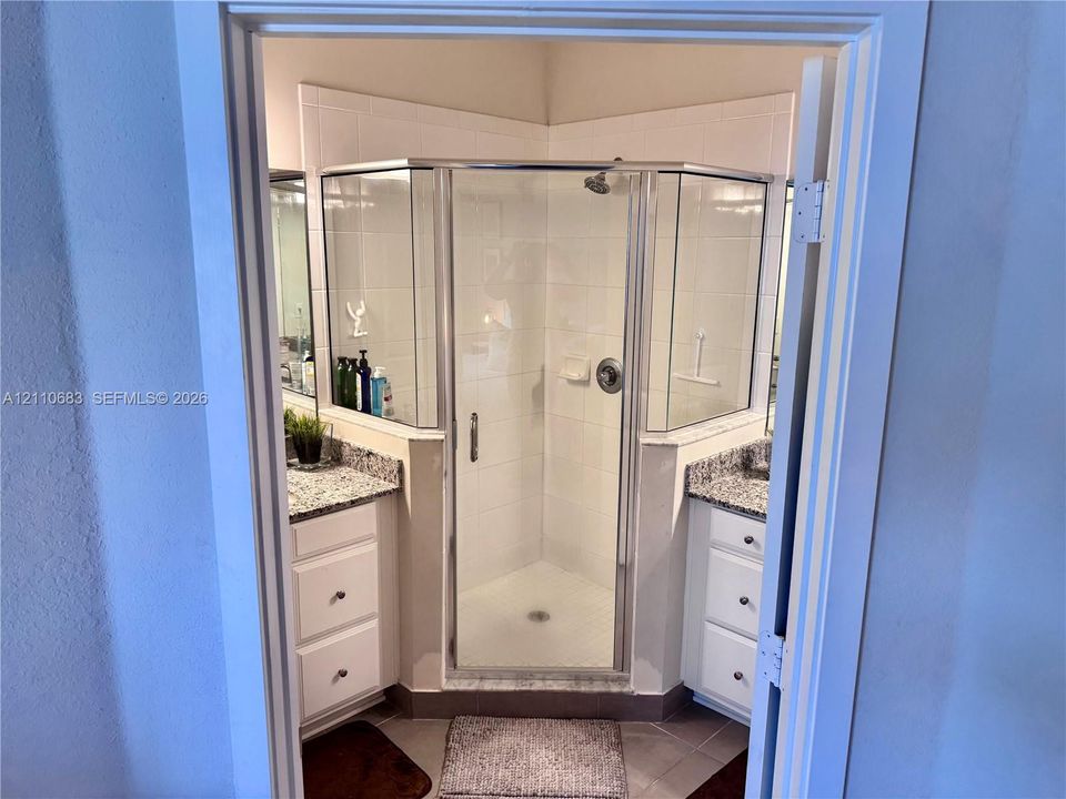 For Rent: $2,950 (3 beds, 2 baths, 1530 Square Feet)