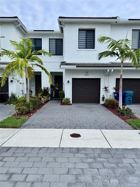 For Rent: $2,950 (3 beds, 2 baths, 1530 Square Feet)