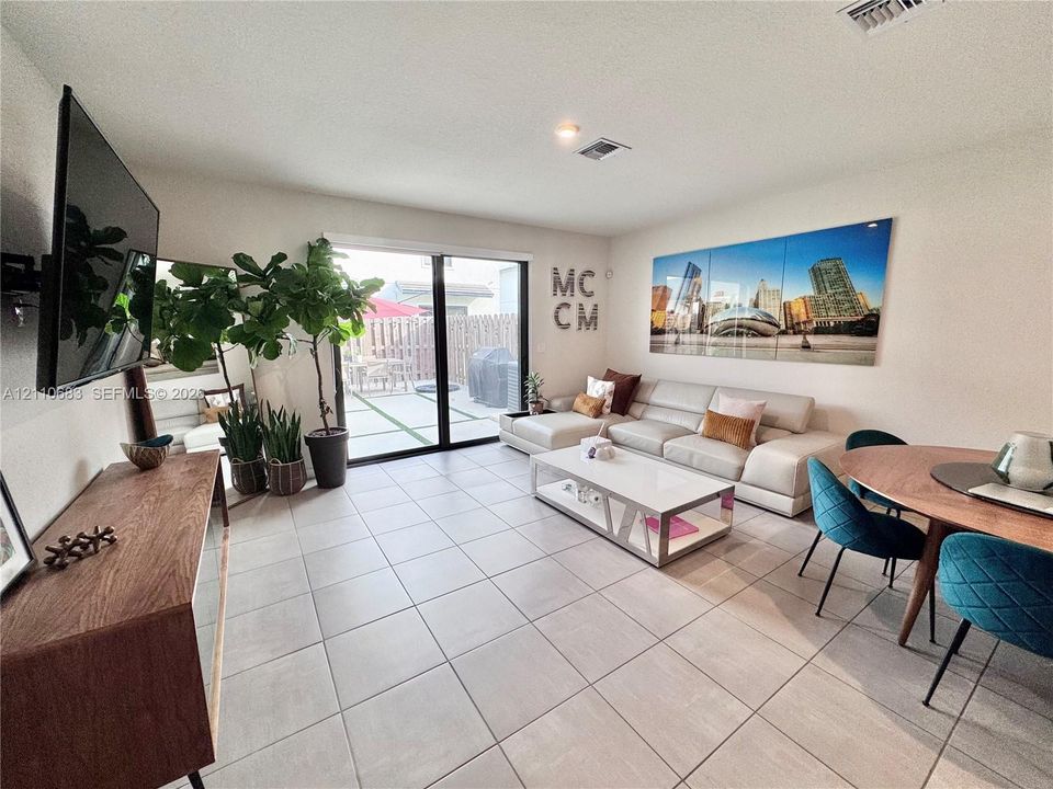 For Rent: $2,950 (3 beds, 2 baths, 1530 Square Feet)