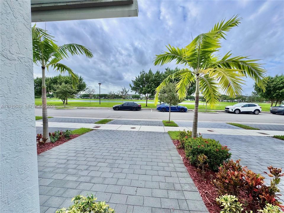 For Rent: $2,950 (3 beds, 2 baths, 1530 Square Feet)