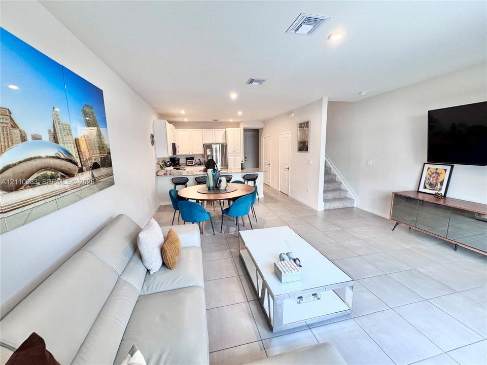 For Rent: $2,950 (3 beds, 2 baths, 1530 Square Feet)