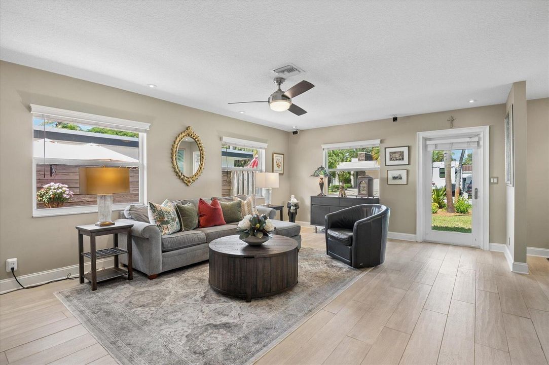 04-108 NE 22nd St-6