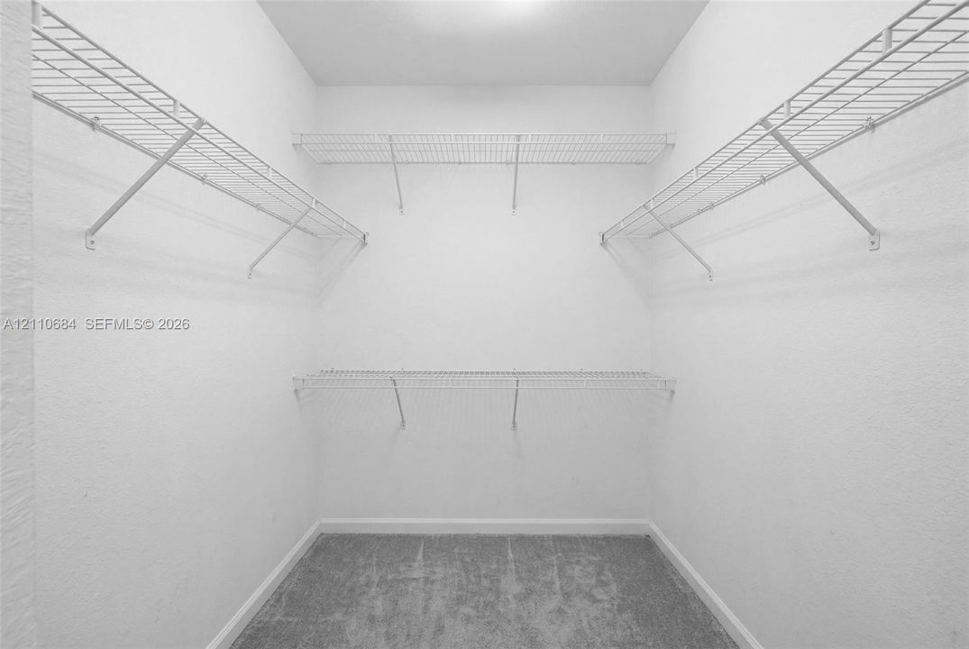 Walking Closet