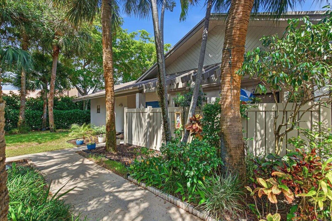 25-Front Home-C