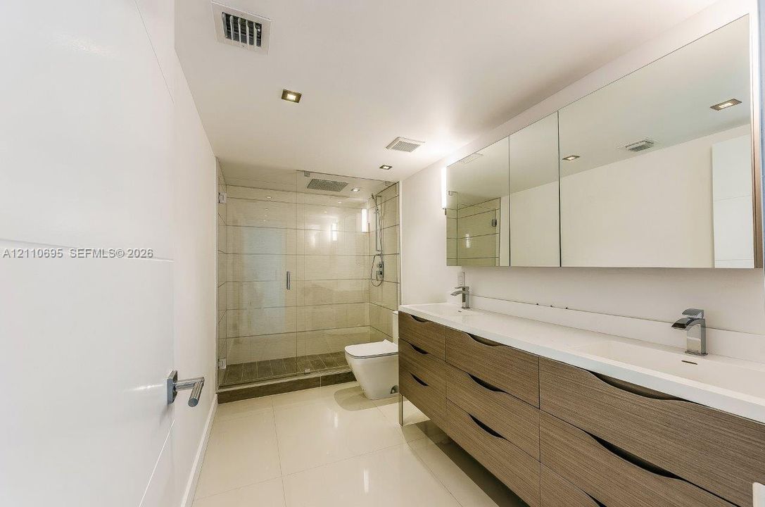 For Sale: $4,450,000 (3 beds, 2 baths, 1930 Square Feet)