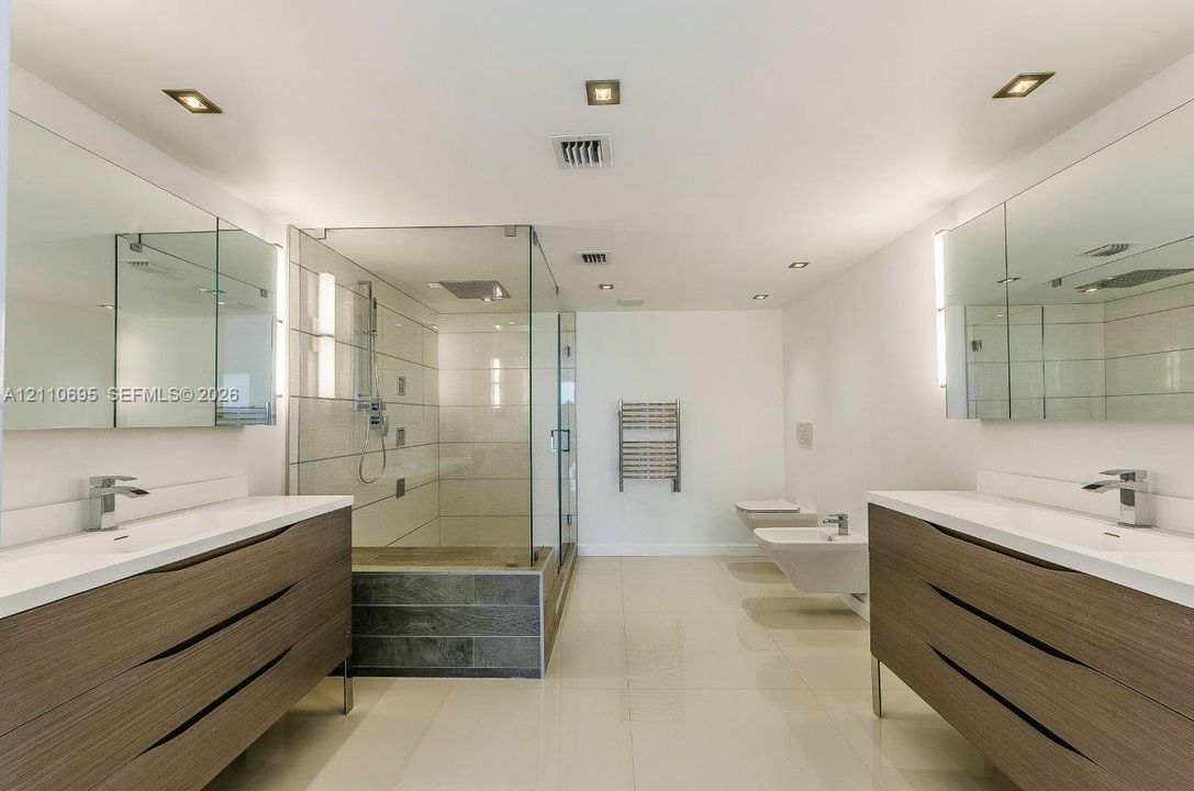 For Sale: $4,450,000 (3 beds, 2 baths, 1930 Square Feet)