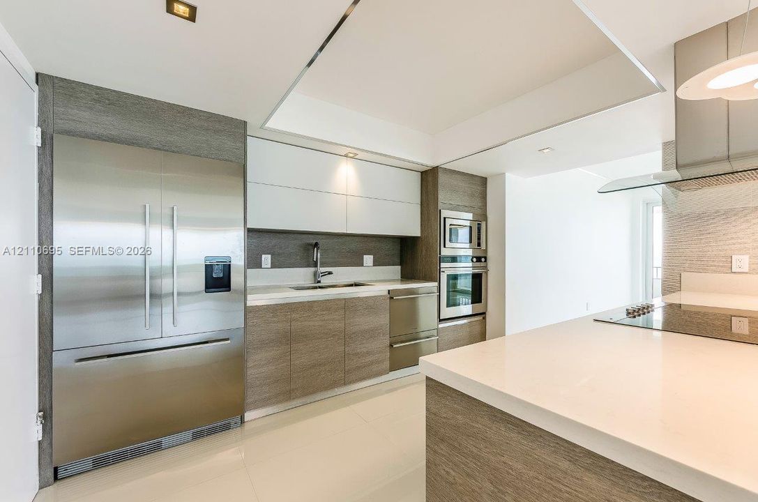 For Sale: $4,450,000 (3 beds, 2 baths, 1930 Square Feet)