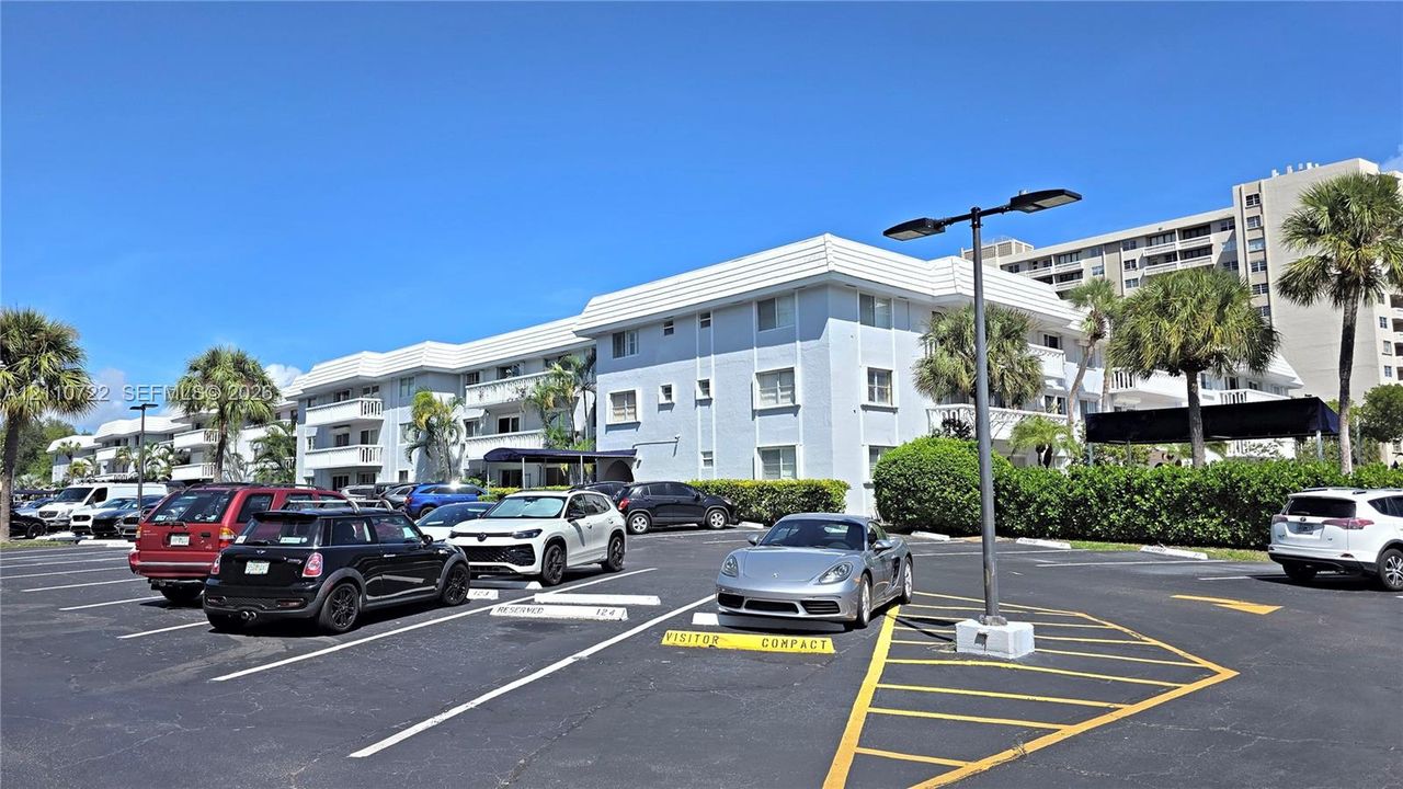 For Sale: $549,900 (2 beds, 2 baths, 1150 Square Feet)