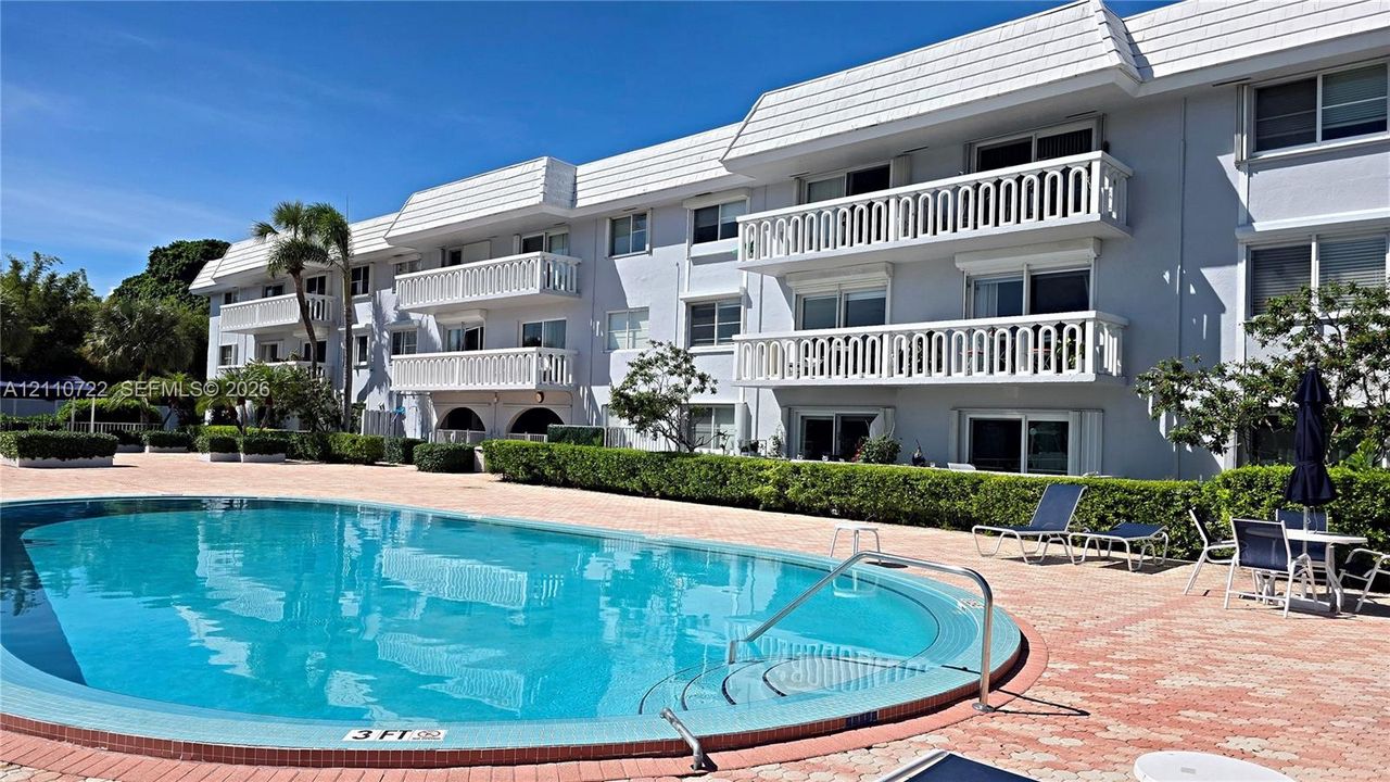 For Sale: $549,900 (2 beds, 2 baths, 1150 Square Feet)