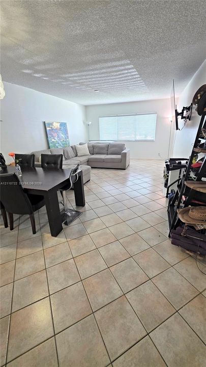 For Sale: $549,900 (2 beds, 2 baths, 1150 Square Feet)