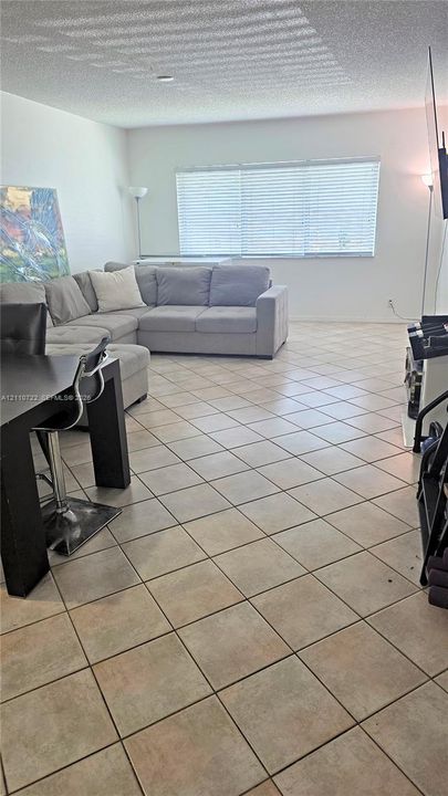 For Sale: $549,900 (2 beds, 2 baths, 1150 Square Feet)
