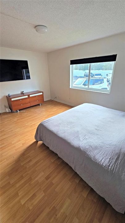 For Sale: $549,900 (2 beds, 2 baths, 1150 Square Feet)